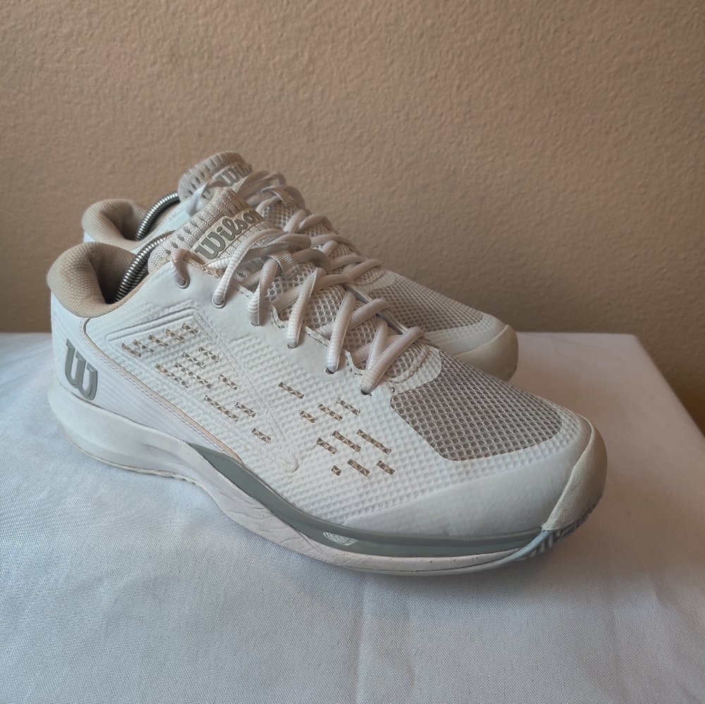 Men's tennis shoes